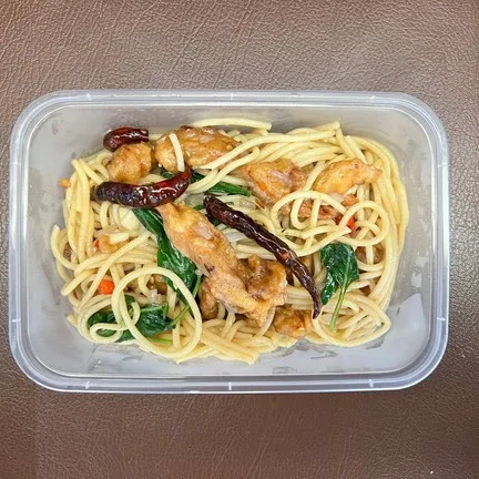 หมี่ไก่ฉีกเจ๊แป้ง พระราม9