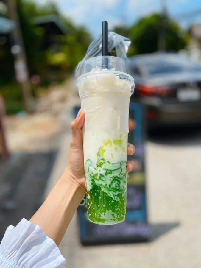 มะพร้าวปั่นนมสด/ผลไม้สดปั่น