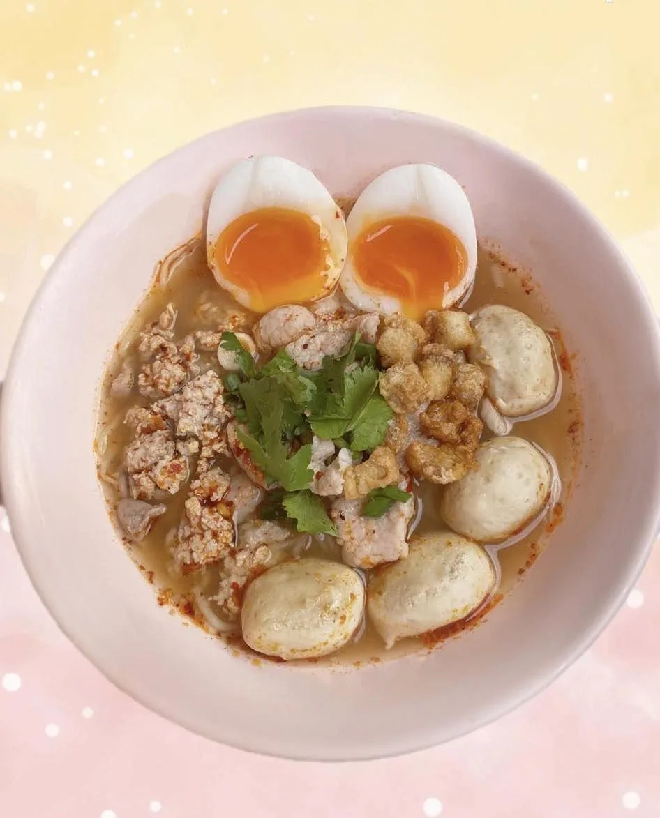 ก๋วยเตี๋ยวหมูต้มยำกากหมู ลิ้มเลิศ
