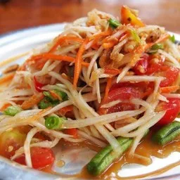 แหม่มผัดตำยำแซ่บอาหารตามสั่ง