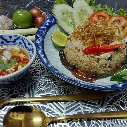ข้าว ผัด ช้อนทอง