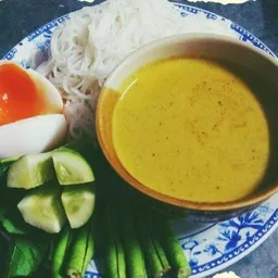 ขนมจีนน้ำยาใต้ แม่เลียบ