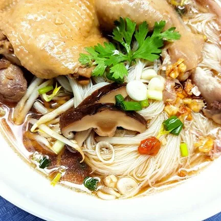 ก๋วยเตี๋ยวไก่ตุ๋นคุณย่า