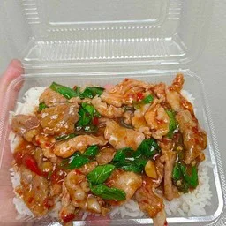ข้าวราดกระเพาหมูชิ้น
