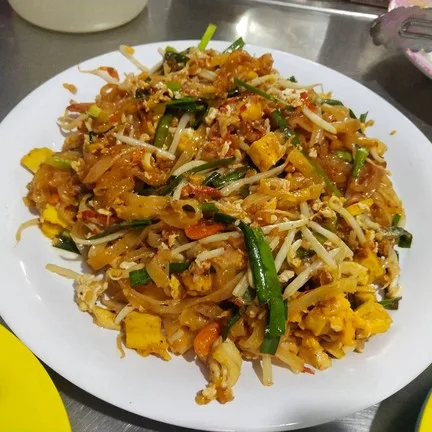ก๋วยเตี๋ยวบางรัก อาหารตามสั่ง