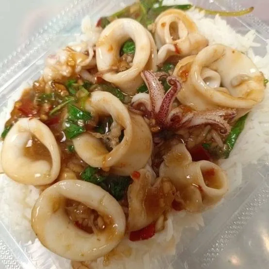 ข้าวกระเพาน้องอู๋  ริมคลองลัดเช็ดหน้า