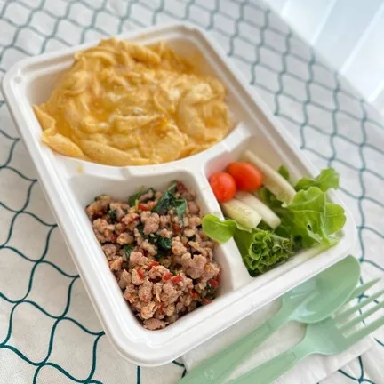กะเพราหมูสับไข่ข้น