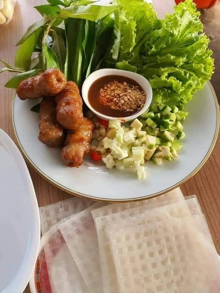 แหนมเนืองบ้านก้อยตลาดสามย่านเจ้าแรก