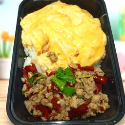ข้าวราดกะเพราไข่ข้น
