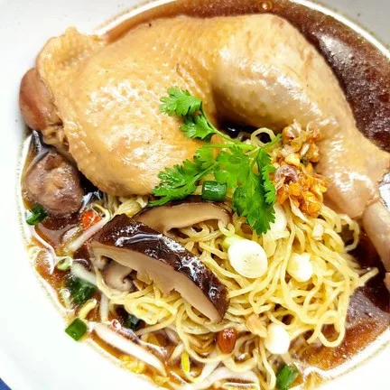 ก๋วยเตี๋ยวไก่ตุ๋นคุณย่า