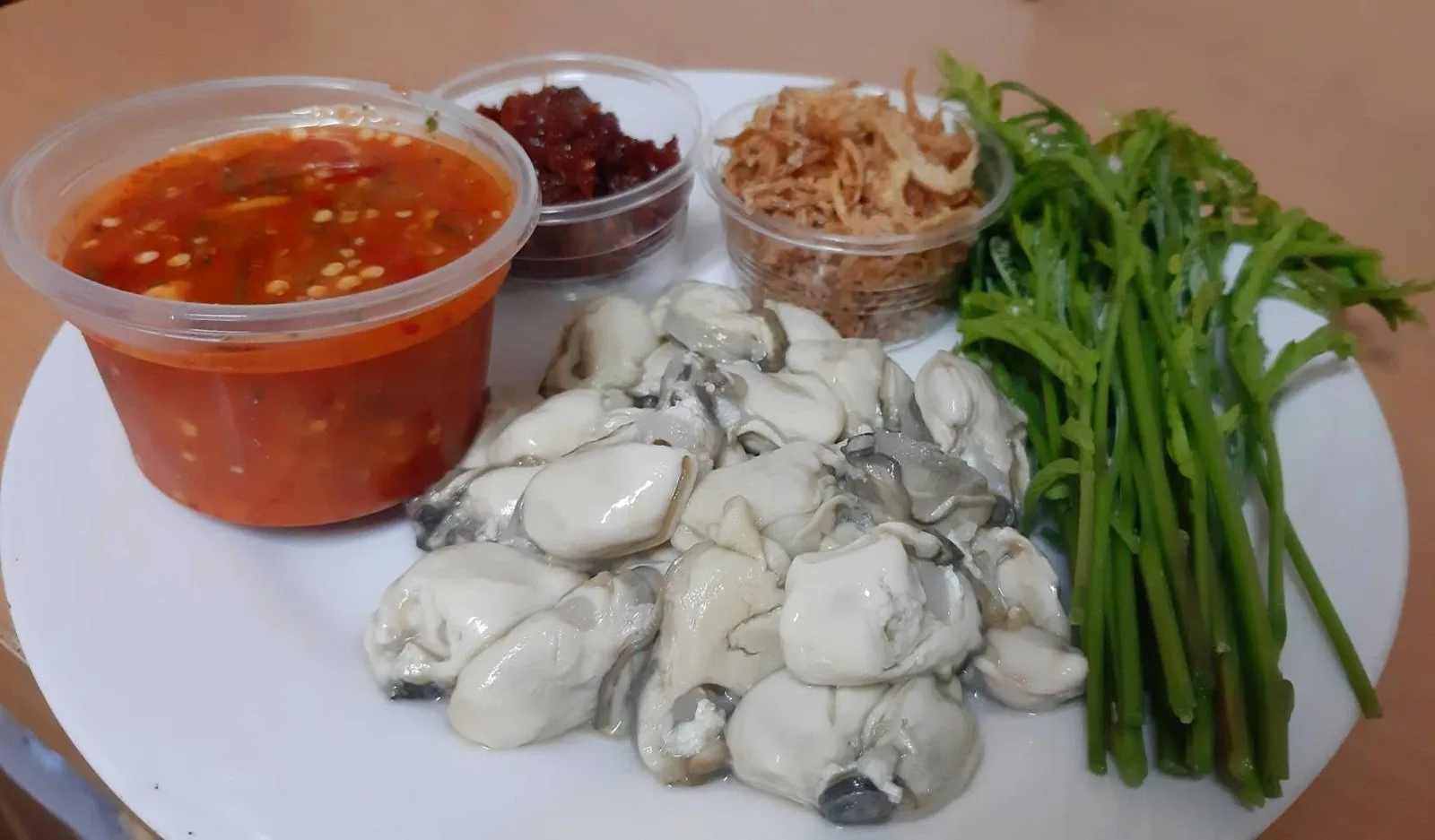 ยำแซ่บปากเจ๊อุ้ม