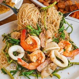 หมี่กระเฉดทรงเครื่อง