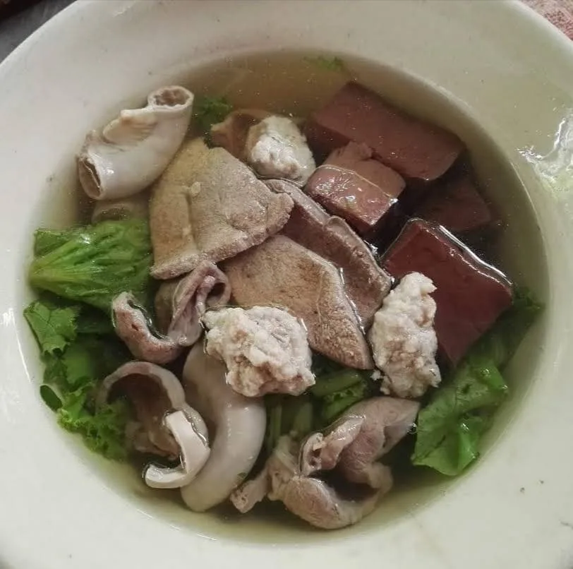 เฮียตี๋ เกาเหลาเลือดหมู เจ้าเก่ารามคำแหงซอย 16