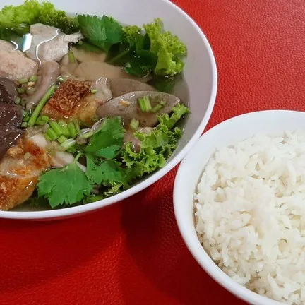 ชิมเพลินต้มเลือดหมู
