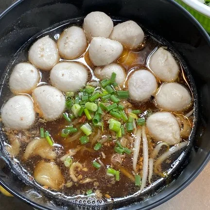40ปี ก๋วยเตี๋ยวหมูตุ๋น เกาเหลาหมูตุ๋น by เจ้หมวยกระทะลั่น