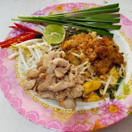 ก๋วยเตี๋ยวบางรัก อาหารตามสั่ง