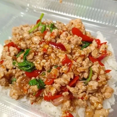 ข้าวกระเพาน้องอู๋  ริมคลองลัดเช็ดหน้า