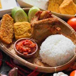 Ayam Penyet Signature