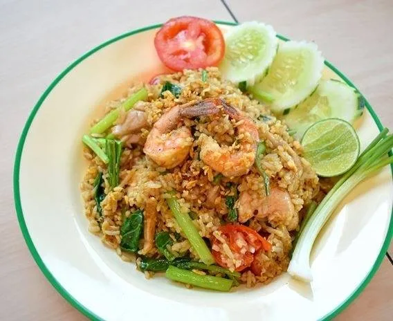 ข้าวผัดรถไฟ สุกี้ ยำ ตามสั่งจานด่วน By เชฟหมี