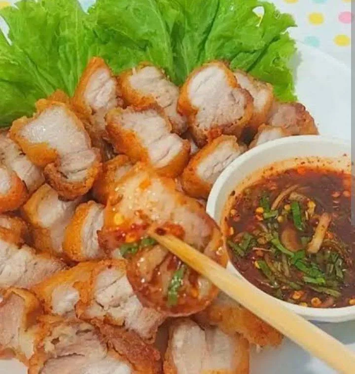 ข้าวเหนียวหมูทอด No.9
