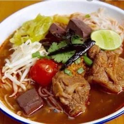 ขนมจีนน้ำเงี้ยว
