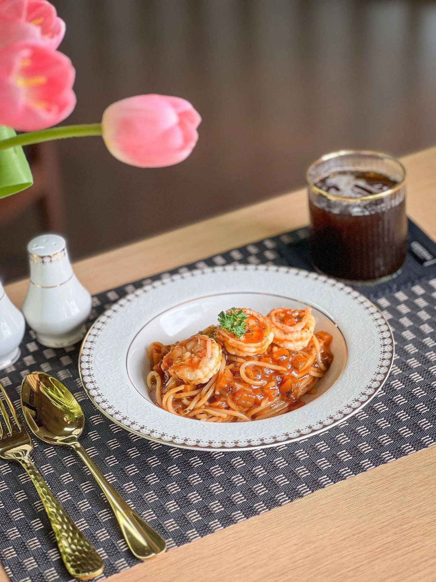 สปาเก็ตตี้ ซุป เกี๊ยวน้ำ กะเพรา By Mai Restaurant
