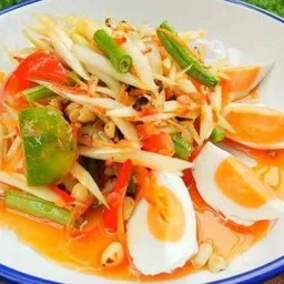แหม่มผัดตำยำแซ่บอาหารตามสั่ง