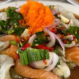 ยำรวย คิทเช่น อาหารตามสั่ง กะเพรา ตำ อาหารเช้า ไข่กระทะ ปังปิ้ง