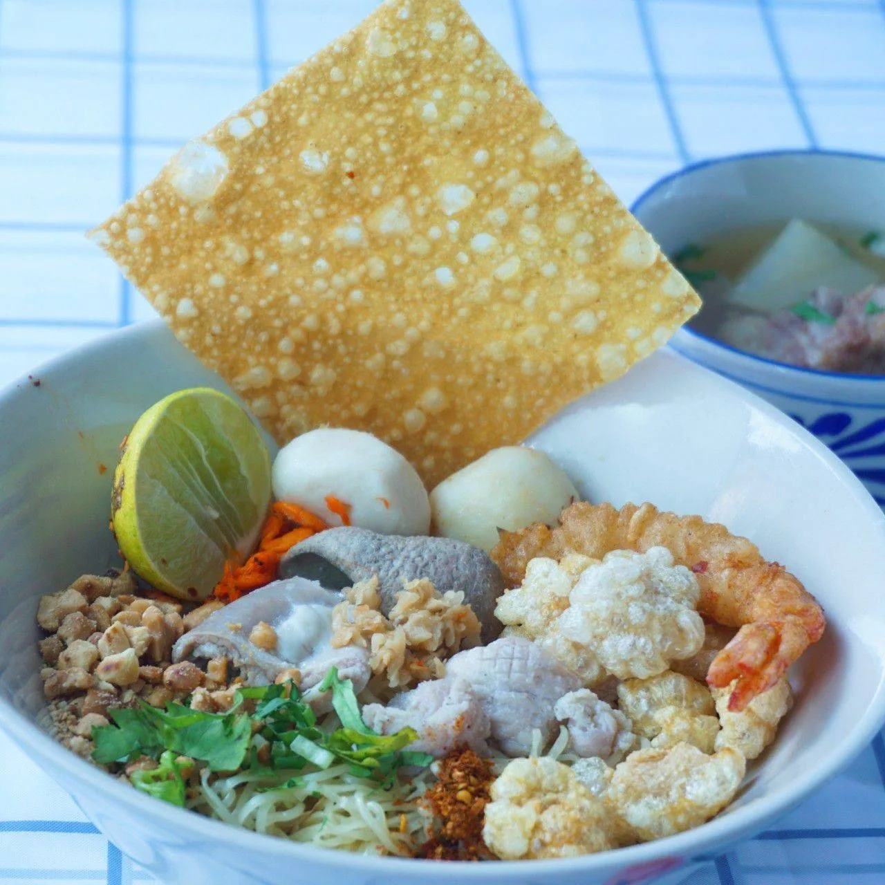ผัดไทย กะเพรา กากหมู อันเกิม