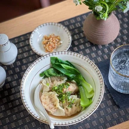 สปาเก็ตตี้ ซุป เกี๊ยวน้ำ กะเพรา By Mai Restaurant