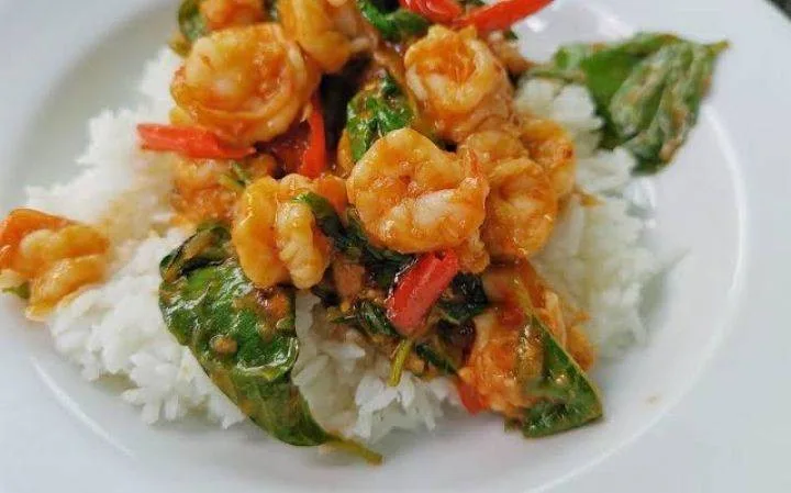 กระเพราหอม?พริกแห้งครัวบ้านส้ม?