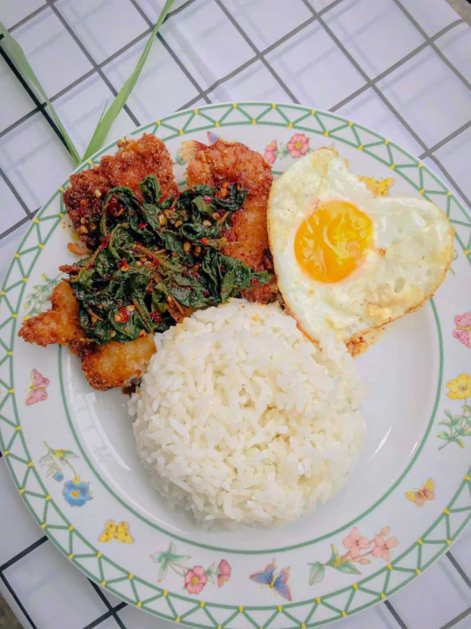 Ai ไก่ ข้าวไก่กรอบ