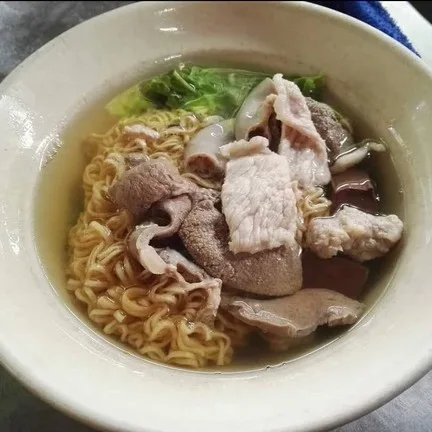 เฮียตี๋ เกาเหลาเลือดหมู เจ้าเก่ารามคำแหงซอย 16