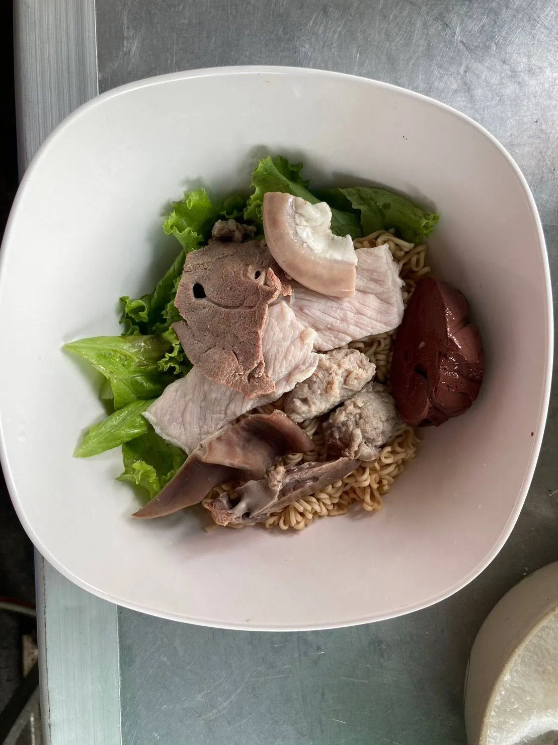 เฮียตี๋ เกาเหลาเลือดหมู เจ้าเก่ารามคำแหงซอย 16