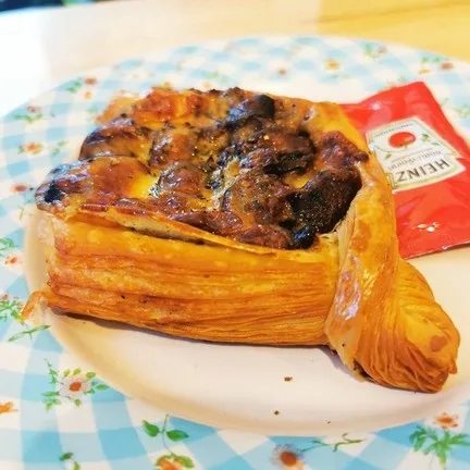 Marisa’s Cafe (House of Specialty Coffee / Matcha / Cake / Croissant)