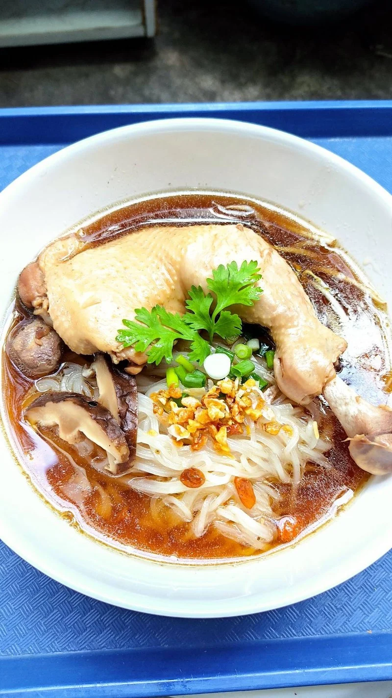 ก๋วยเตี๋ยวไก่ตุ๋นคุณย่า