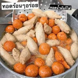 ลูกชิ้นปลาขาว+แดง ทอด