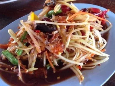 แหม่มผัดตำยำแซ่บอาหารตามสั่ง