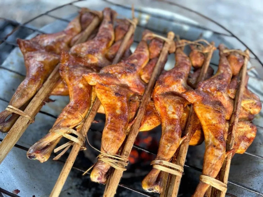 ไก่ย่างเขาสวนกวาง น้องออมสิน