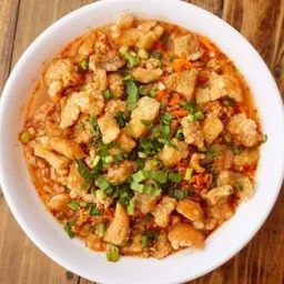ก๋วยเตี๋ยวคลุกลูกชิ้นกากหมูเจียว