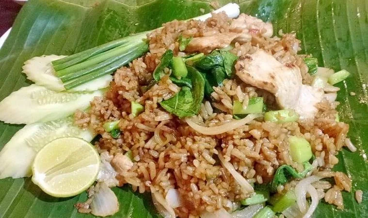 ข้าวผัดรถไฟ สุกี้ ยำ ตามสั่งจานด่วน By เชฟหมี