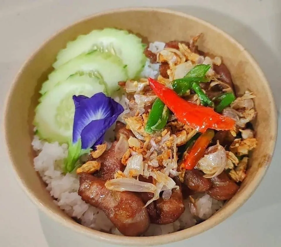 ข้าวไก่ซูวีต้มน้ำปลา คุณเบญจา