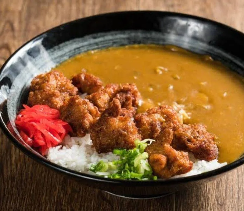 ข้าวผัดรถไฟ สุกี้ ยำ ตามสั่งจานด่วน By เชฟหมี