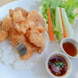 ข้าวปลาทอดน้ำปลา+น้ำจิ้มซีฟู๊ด