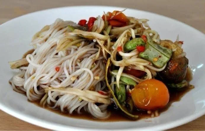 ลาบก้อยกาฬสินธุ์เจ้าเก่า  ฅนกินลาบ