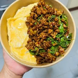 กระเพราหมูสับไข่ข้น