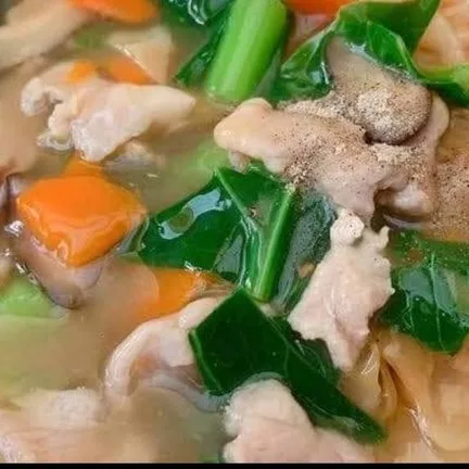 ข้าวกระเพราหมู,ไก่ ฟรีไข่ดาว