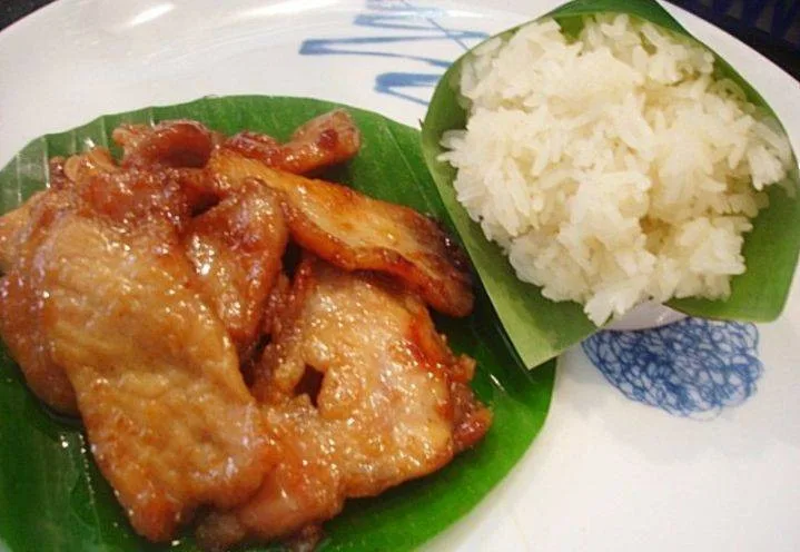 ข้าวเหนียวหมูทอด No.9