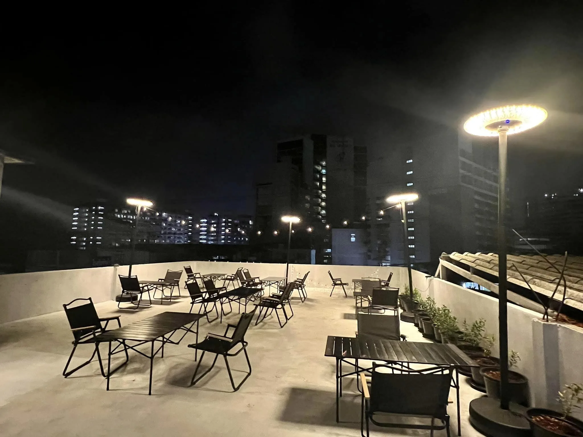 麻麻天台 – MAMA Rooftop ม๋าม๋า ปิ้งย่างหม้อไฟจีน