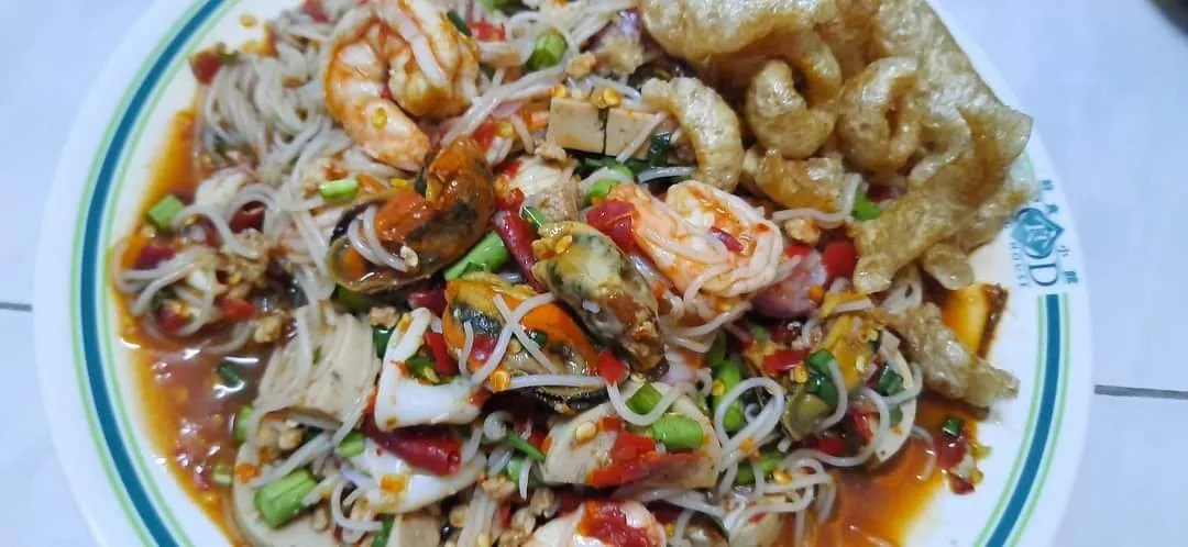 กุ้งแกะ Behind the wall (หลังกำแพง)